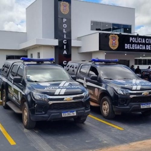 Professor acusado de assediar alunas de escola municipal e de tentar beijar técnica à força é preso