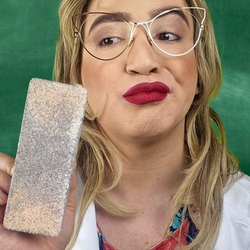 "Professora não é palhaça" traz humor de Eduardo Butakka ao Cine Teatro Cuiabá