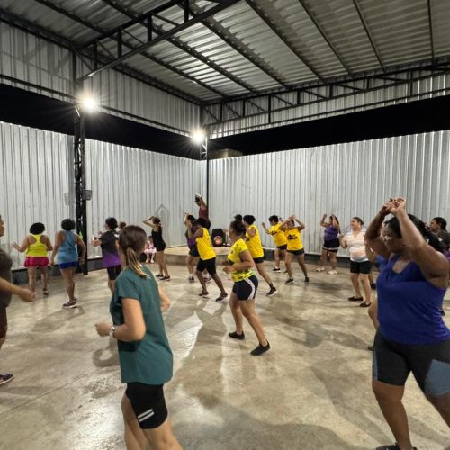 Projeto "Jovens em Ação" realiza aulas de judô, karatê, capoeira, balé e violão