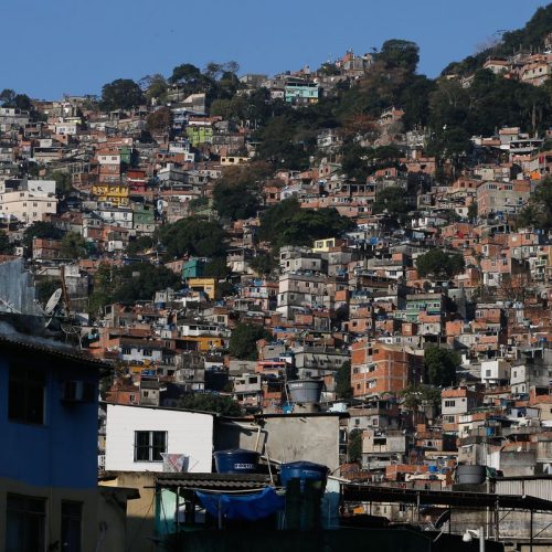 Projeto de turismo em favelas do Rio prepara rota especial para a Copa