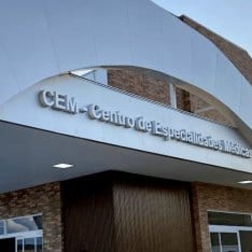 Psicólogo pede para mãe aguardar fora da sala e estupra criança de seis anos durante consulta