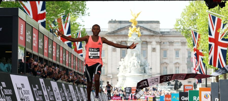 Queniano se torna primeiro atleta a correr maratona abaixo de 2 horas
