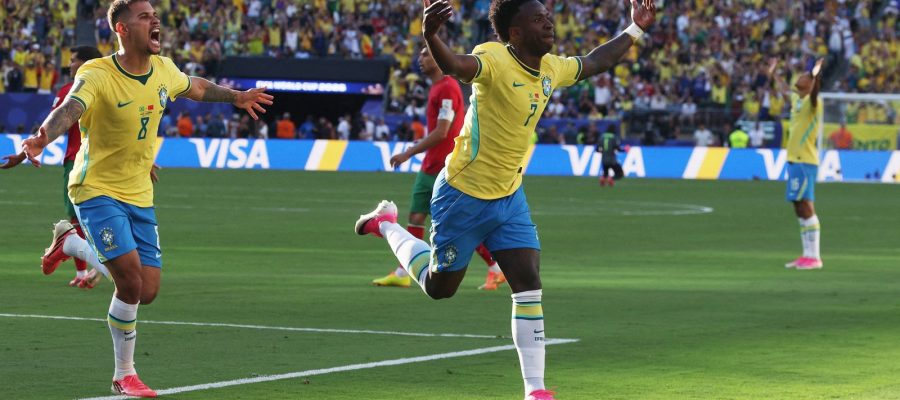 Raphinha, Vini e Douglas Santos se destacam nos números da estreia