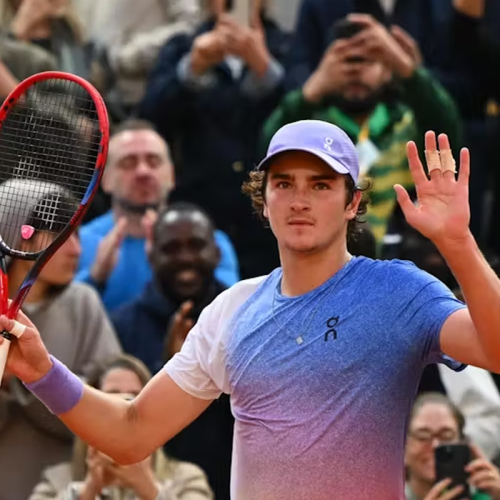 Roland Garros: Fonseca estreia com vitória implacável sobre ex-top 10