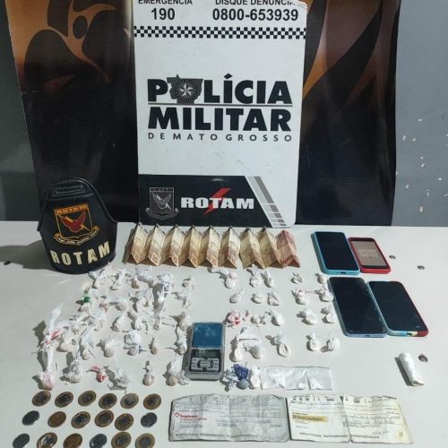 Rotam prende homem e duas mulheres por tráfico e apreende porções de drogas
