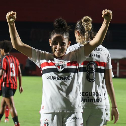 São Paulo vence Vitória e assume liderança do Brasileirão Feminino