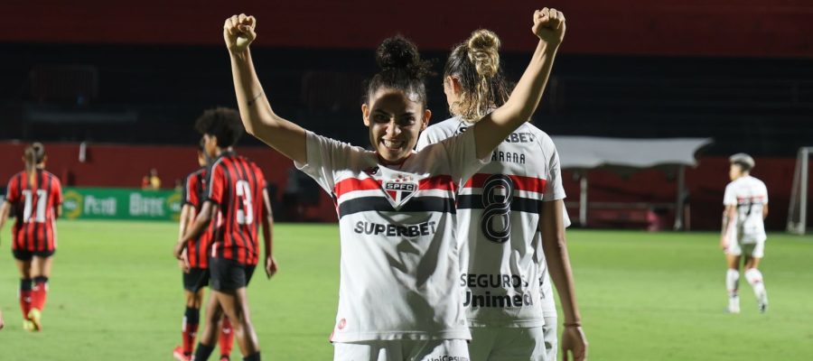 São Paulo vence Vitória e assume liderança do Brasileirão Feminino