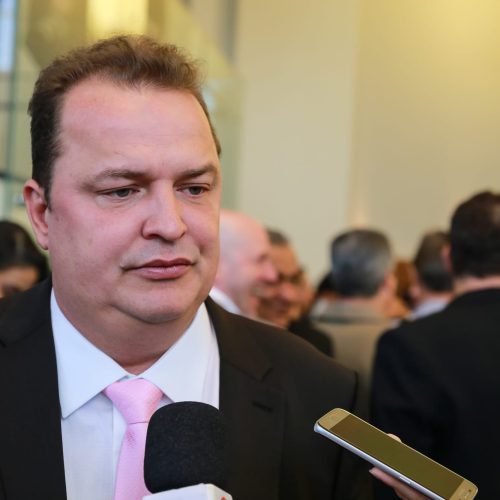 “Se alguém se sente prejudicado, que procure outro caminho”