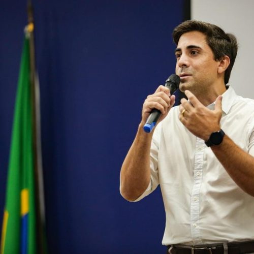 Secretário admite candidatura na eleição de 2026, mas diz que foco ainda é a educação