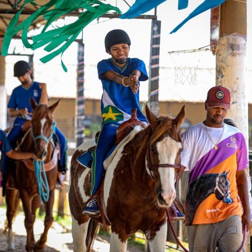 Seduc mantém equoterapia para crianças da rede estadual durante as férias escolares