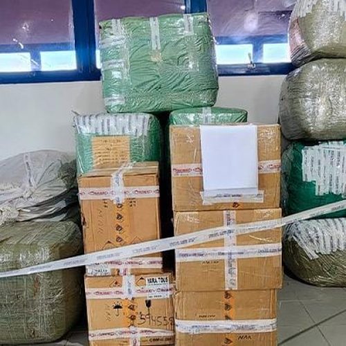 Sefaz apreende mercadorias irregulares escondidas em carga de bobinas de aço