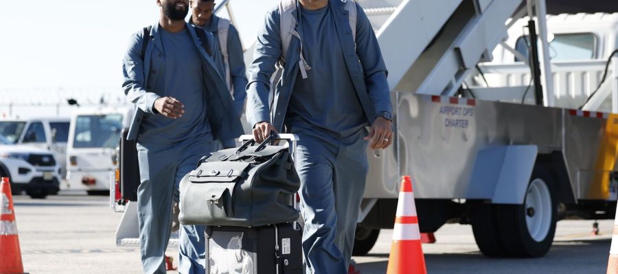 Seleçao brasileira desembarca nos EUA e faz primeiro treino à tarde