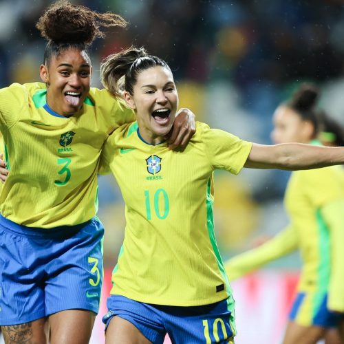 Seleção feminina fecha 2025 com goleada de 5 a 0 sobre Portugal