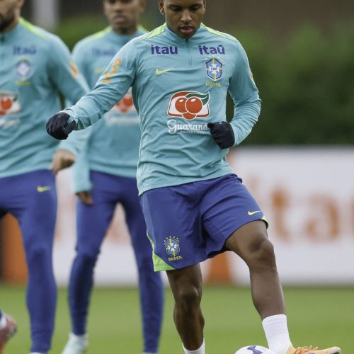 Seleção realizada primeiro treino para amistosos na Europa