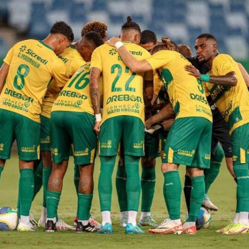 Sem vencer há 4 jogos, Cuiabá recebe o Amazonas em busca da vitória para aproximar do G4