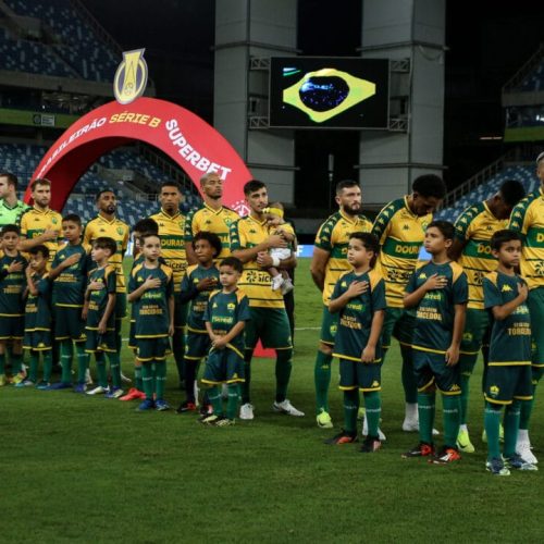 Sem vencer há dois jogos, Cuiabá recebe o Botafogo-SP nesta segunda-feira pela Série B