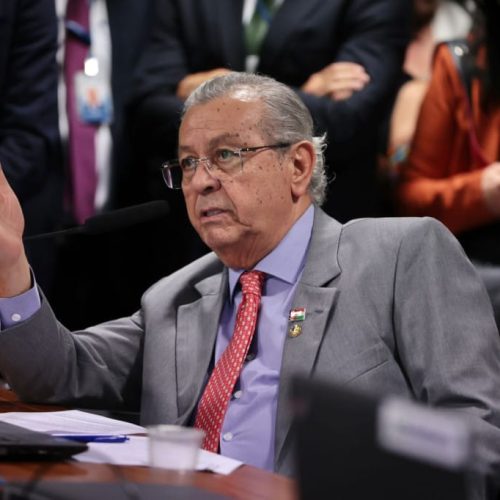 Senador critica construção de parque na capital e defende foco em creches e saúde