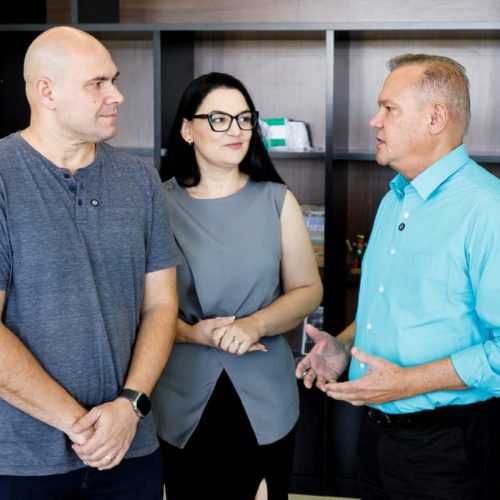 Senador nega articulação para Samantha ser vice de Pivetta e reafirma pré-candidatura