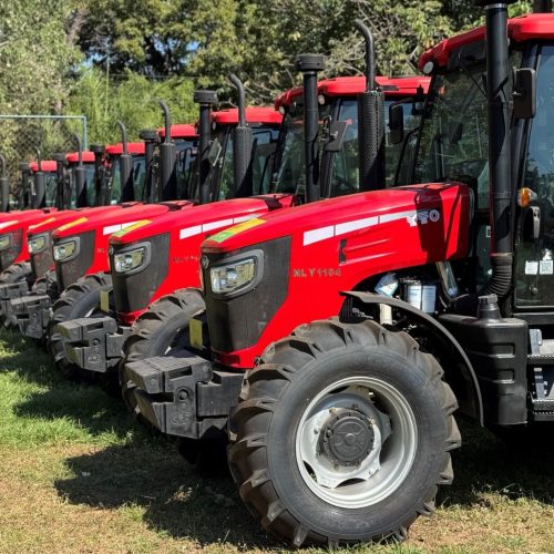 Senador reforça apoio aos municípios de MT com entrega de maquinários