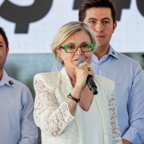 Senadora rebate deputado Cattani e Abilio, e mantém críticas a Eduardo Bolsonaro