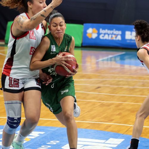Sesi Araraquara vence o Cerrado e encosta na liderança da LBF