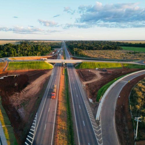 Toda duplicação da BR-163 feita pelo Governo de MT e Nova Rota tem acostamento