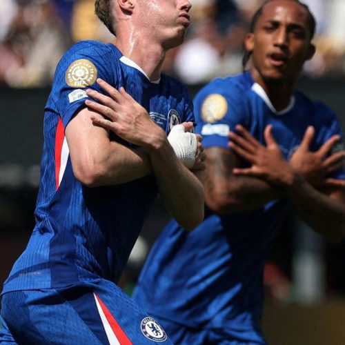 Sob a batuta de Palmer, Chelsea derrota PSG para conquistar o mundo