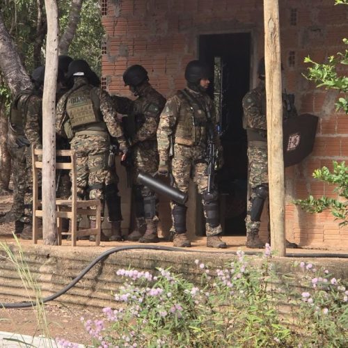 Sob efeito de drogas, rapaz mantém tia refém e ameaça incendiar casa em VG; Bope é acionado