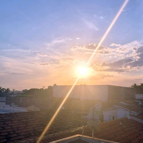 CLIMA E TEMPO: Sufoco continua: Mais calor intenso e tempo seco na cidade