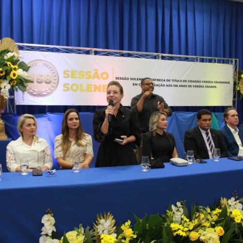 “Somos gigantes e vamos crescer ainda mais”, afirma prefeita em sessão solene