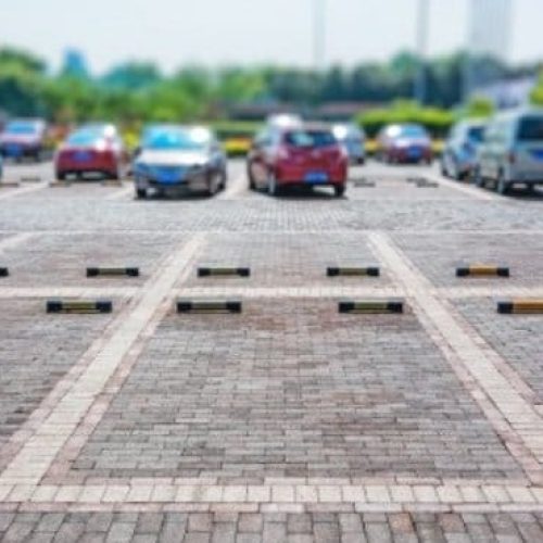 Supermercado é condenado a indenizar idosa em R$ 10 mil por furto em estacionamento