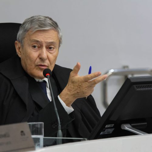 TCE decide que servidor comissionado não deve ser ser exonerado na aposentadoria