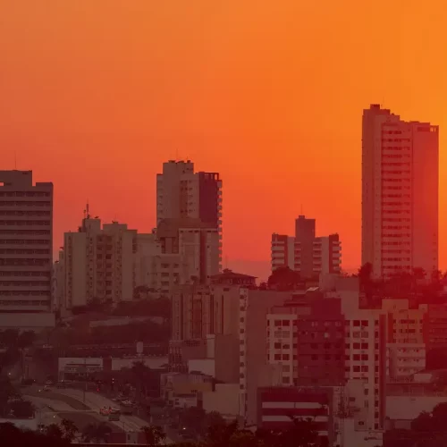 Tempo seco deve se intensificar esta semana e Cuiabá pode registrar temperatura de 40 graus