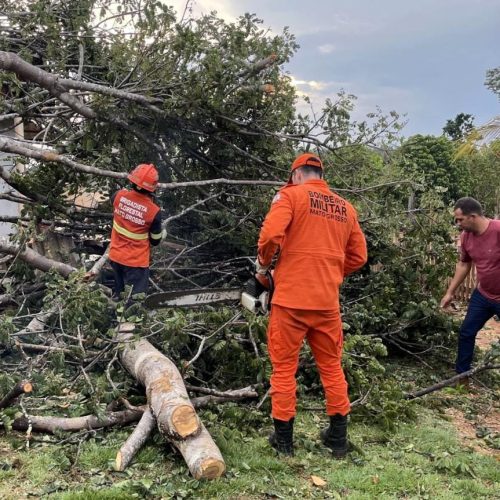 Temporal causa estragos e mobiliza equipe do Corpo de Bombeiros em município de MT