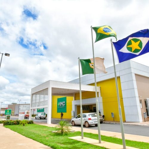 Tornozelado arremessa esposa de carro em movimento, foge e acaba preso pela PM na capital