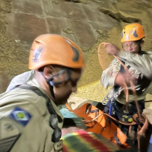 Trabalhador morre soterrado por grãos de soja em armazém e colega é resgatado
