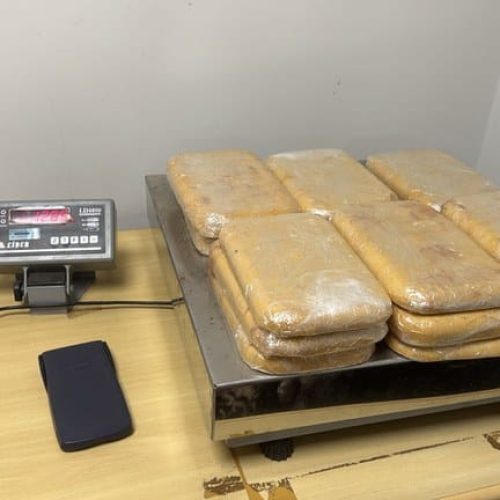 Traficante é presa pela Polícia Federal com 13 kg de cocaína em Cuiabá