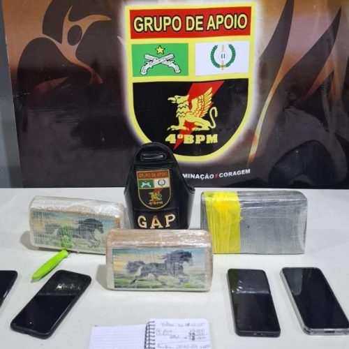 Traficantes são presos com drogas no estacionamento de supermercado