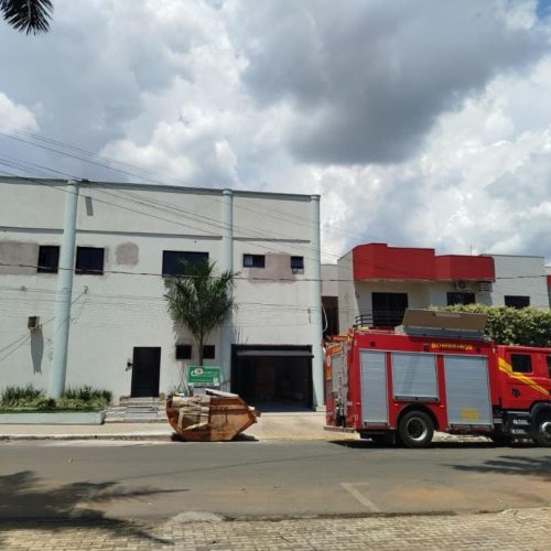 Treze pessoas ficam presas em elevadores e duas precisam de atendimento médico em MT