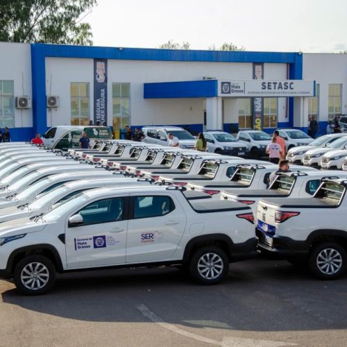 Governo de MT faz entrega de veículos para 34 cidades reforçarem rede de assistência social