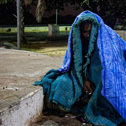 VG faz ação para acolher pessoas em situação de rua com distribuição de sopa e cobertores