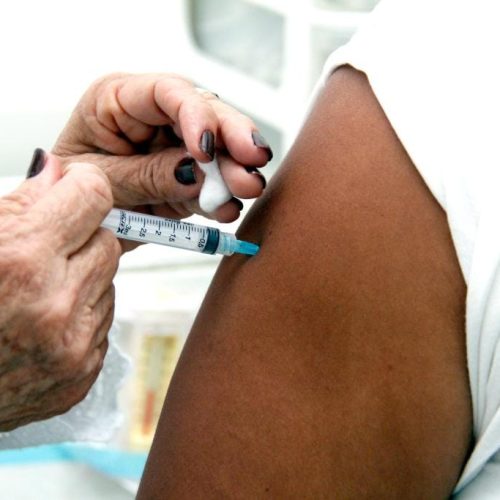 Vacinação contra gripe passa a ser aplicada em todos os públicos a partir desta terça-feira