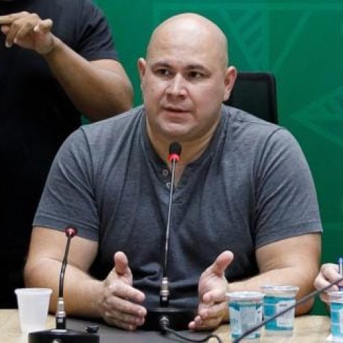 “Vai caçar o que fazer”