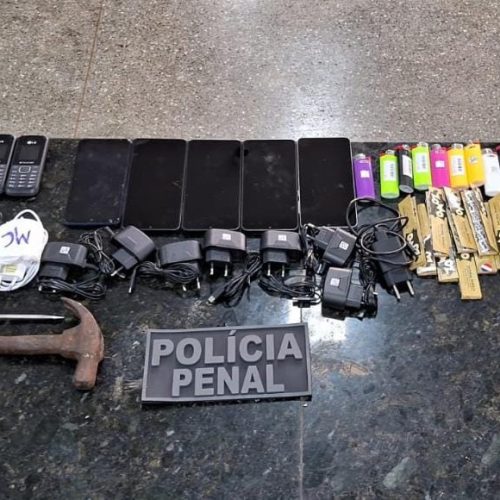 Varredura localiza pacote com 12 celulares e carregadores arremessado para dentro de penitenciária