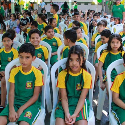 Várzea Grande entrega 100% dos kits de uniformes nas escolas da rede municipal