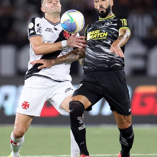 Vasco e Botafogo jogam por vaga na semifinal do Carioca