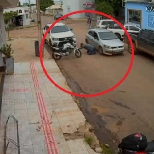 Vídeo flagra momento em que fazendeiro é assassinado a tiros no meio da rua em cidade de MT