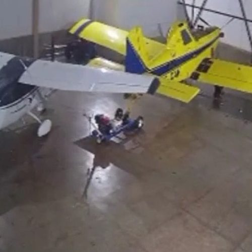Vídeo mostra criminosos tentando roubar avião em fazenda; família foi feita refém