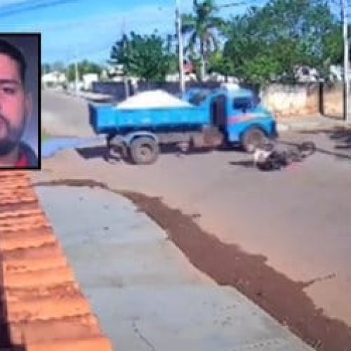 Vídeo mostra momento em que jovem cai de moto e morre atropelado por caminhão