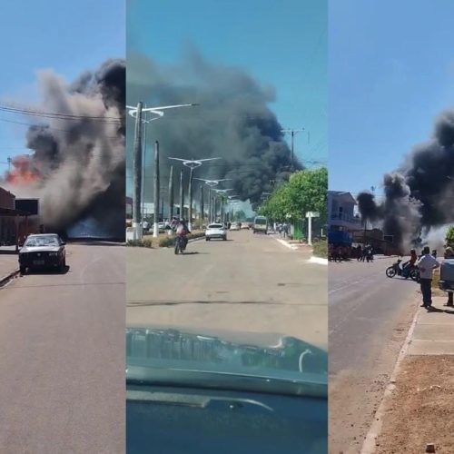 Vídeos mostram incêndio de grandes proporções destruindo supermercado no centro de cidade